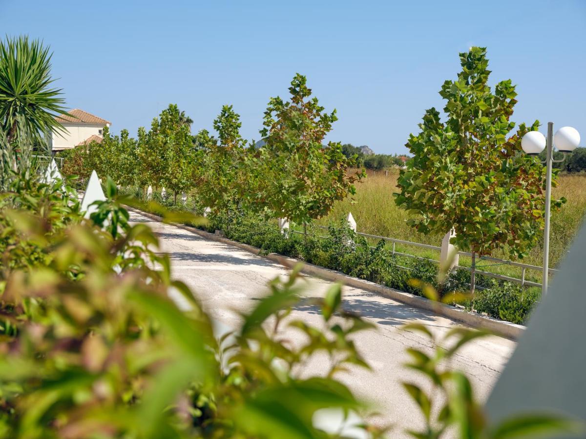 Three Graces Holiday Houses Complex لاغاناس المظهر الخارجي الصورة